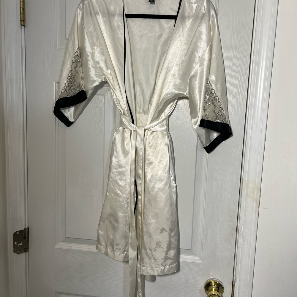 White Satin Robe - Picture 7 of 7
